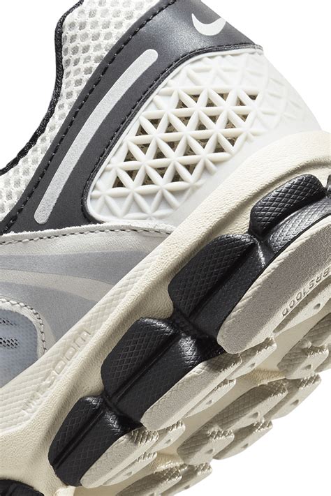 11am est in pst|Zoom Vomero 5 'Light Bone and Black' (FN7649.